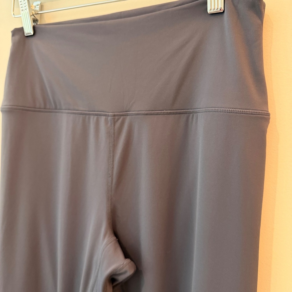 Quince Ultra Form High Rise Legging Pilates Yoga Gym Travel Blue Fog Large EUC - Picture 15 of 16
